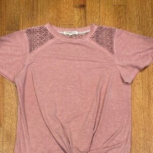 Knox Rose Mauve Short Sleeve Top with Lace Accents